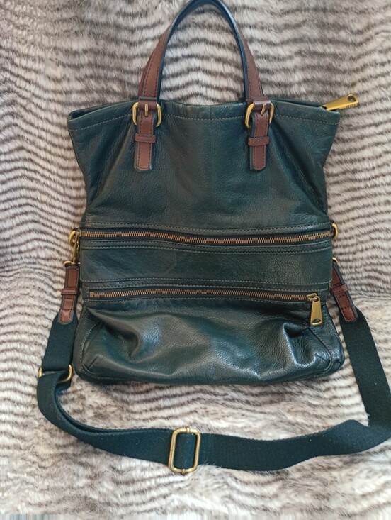 Fossil Handbags - Fossil | Black Leather Large Slouchy Explorer Tote with Brass Logo Plaque